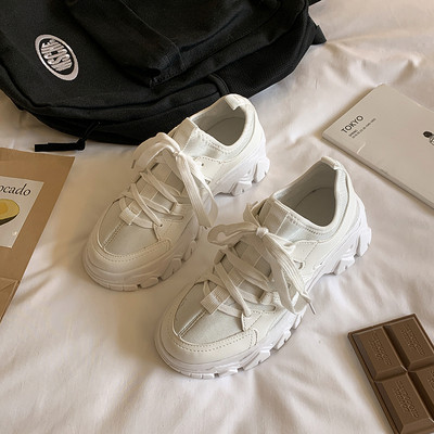 Modern női tornacipő durva talppal, fehér, fekete és bézs színben