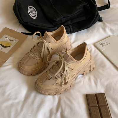 Modern női tornacipő durva talppal, fehér, fekete és bézs színben