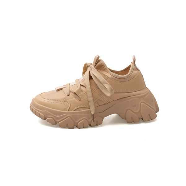 Modern női tornacipő durva talppal, fehér, fekete és bézs színben