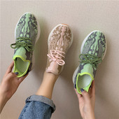 Női alkalmi sportcipő színes motívummal - zöld, bézs, szürke és rózsaszín színben