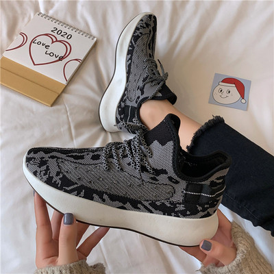 Női alkalmi sportcipő színes motívummal - zöld, bézs, szürke és rózsaszín színben