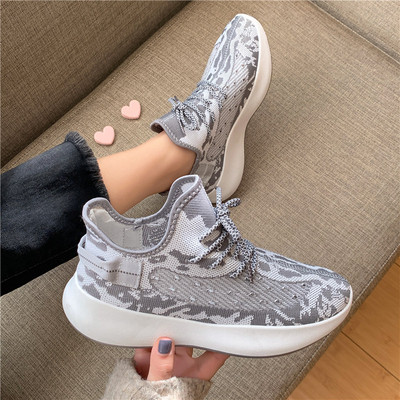 Női alkalmi sportcipő színes motívummal - zöld, bézs, szürke és rózsaszín színben