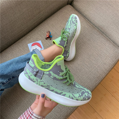 Női alkalmi sportcipő színes motívummal - zöld, bézs, szürke és rózsaszín színben