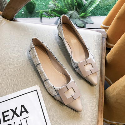 Modern női cipő hegyes modell fekete és bézs színben