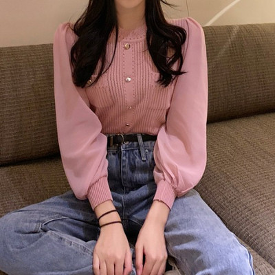 Női testhezálló kötött blúz gombokkal és ujjakkal tüllből fehér, fekete és rózsaszín színben