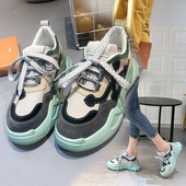 Modern női tornacipő durva talppal, zöld színben