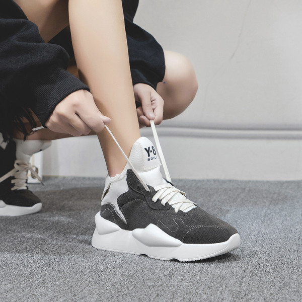 Sport és alkalmi női tornacipő fekete, szürke és fehér színben