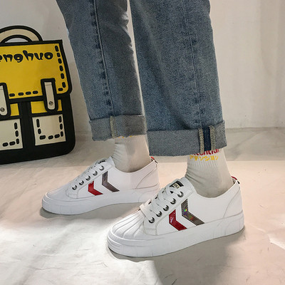 Női alkalmi tornacipő lapos talppal, fehér és fekete színben