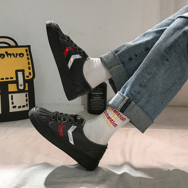 Női alkalmi tornacipő lapos talppal, fehér és fekete színben