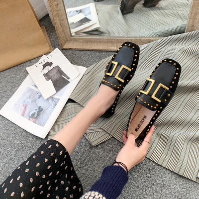 Γυναικεία καθημερινά παπούτσια με μεταλλικά τρουξ σε μαύρο και μπεζ χρώμα