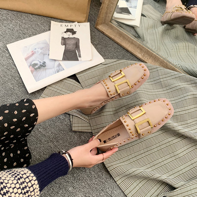 Γυναικεία καθημερινά παπούτσια με μεταλλικά τρουξ σε μαύρο και μπεζ χρώμα