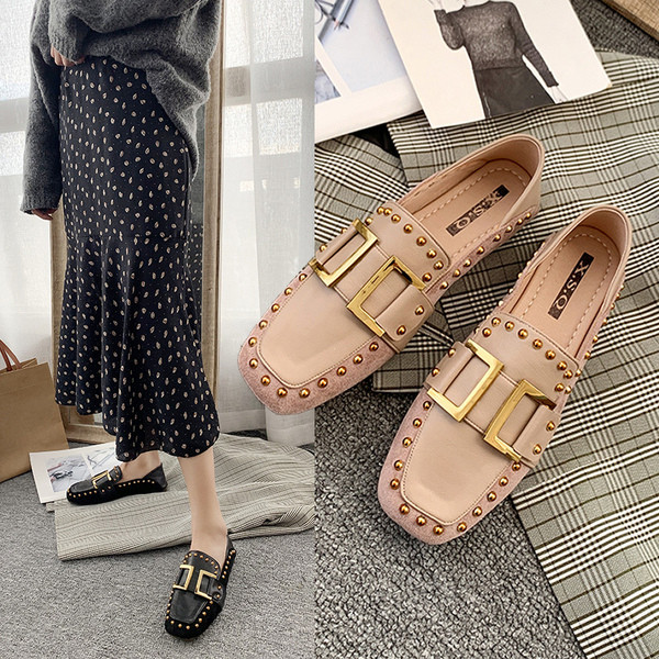 Γυναικεία καθημερινά παπούτσια με μεταλλικά τρουξ σε μαύρο και μπεζ χρώμα