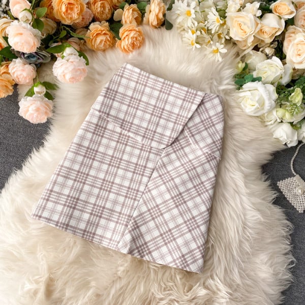 Modernus moteriškas raudonos ir baltos spalvos sijonas aukštu juosmeniu