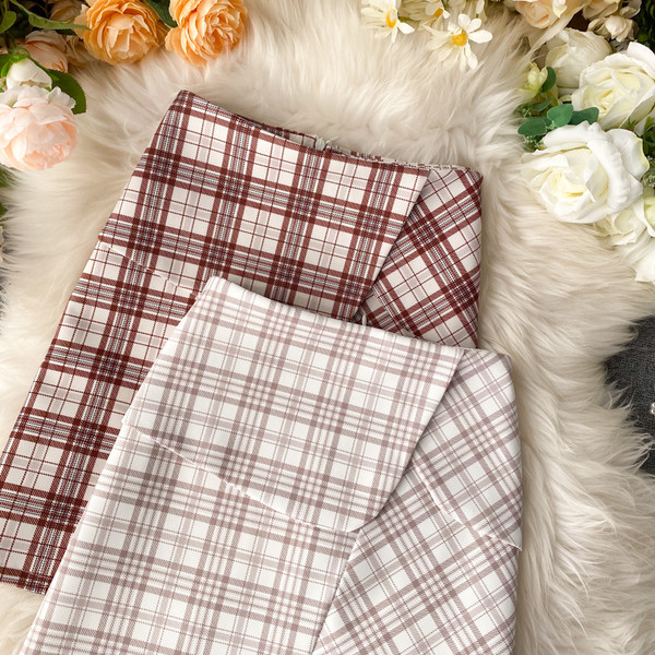 Modernus moteriškas raudonos ir baltos spalvos sijonas aukštu juosmeniu