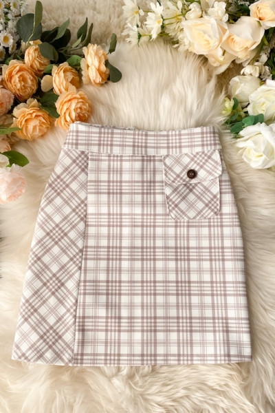 Moteriškas laisvalaikio sijonas aukštu juosmeniu ir raudonos ir baltos spalvos kišenėmis