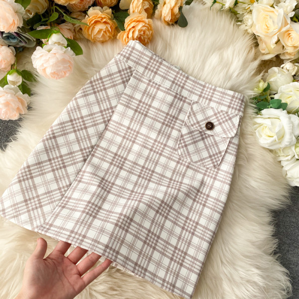 Moteriškas laisvalaikio sijonas aukštu juosmeniu ir raudonos ir baltos spalvos kišenėmis