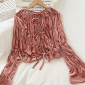 Aksominė moteriška palaidinė su tamprėmis ir juodai žalios bei rožinės spalvos kaklaraiščiais