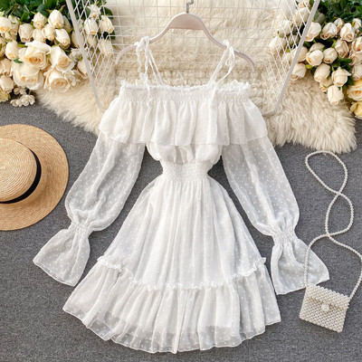 Stilinga moteriška suknelė su plonais petnešėlėmis ir apnuogintais pečiais mėlynos, juodos, baltos ir juodos spalvos