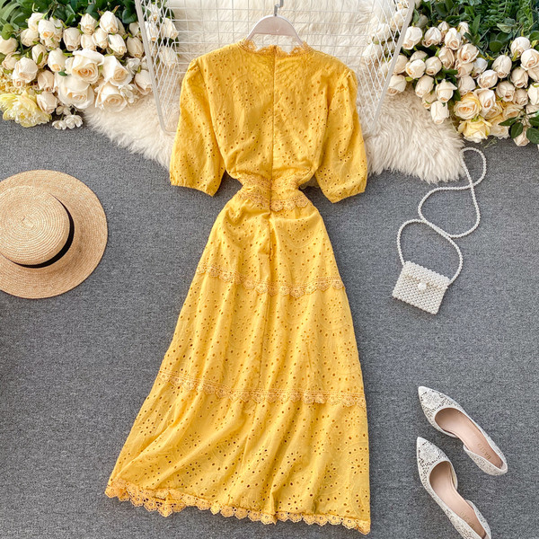 Модерна дамска дълга рокля с шпиц деколте и дантела в жълт,бял,червен,розов и зелен цвят