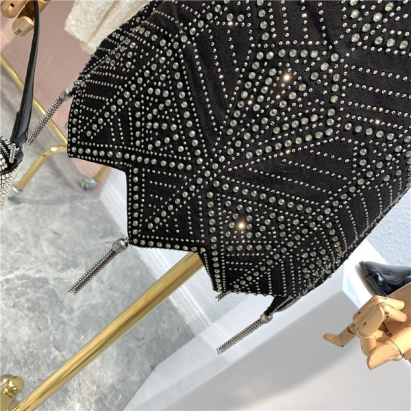 Модерна дамска пола с висока талия, камъни и висящи метални елементи в черен цвят