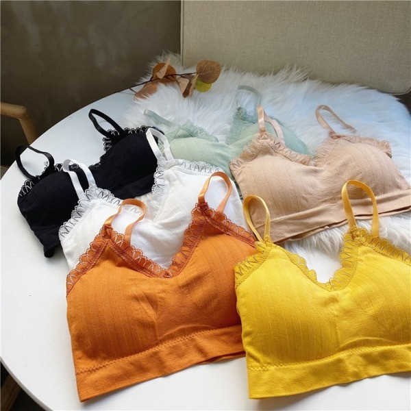 Modernus laisvalaikio krūtinėlė su garbanomis ir plonais baltos, juodos, smėlio, oranžinės, geltonos ir žalios spalvos petnešėlėmis