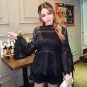 Elegantiškas moteriškas palaidinės modelis iš nėrinių ir tiulio baltos ir juodos spalvos