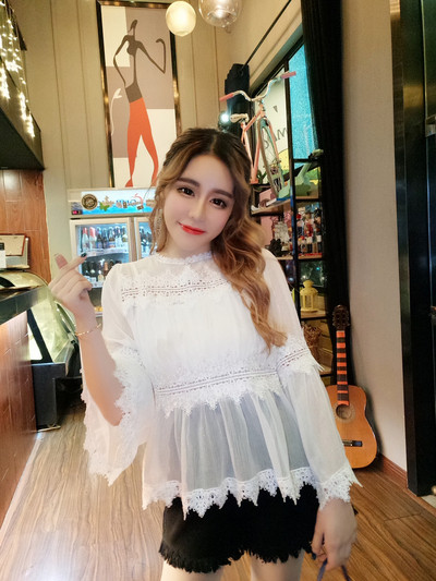 Дамска елегантна блуза разкроен модел от дантела и тюл в бял и черен цвят