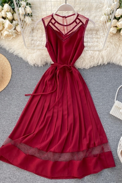 Модерна дамска рокля с овално деколте с връзки и тюл в различни цветове