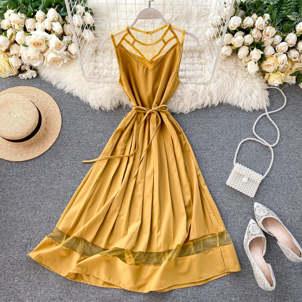 Модерна дамска рокля с овално деколте с връзки и тюл в различни цветове