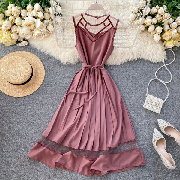 Модерна дамска рокля с овално деколте с връзки и тюл в различни цветове