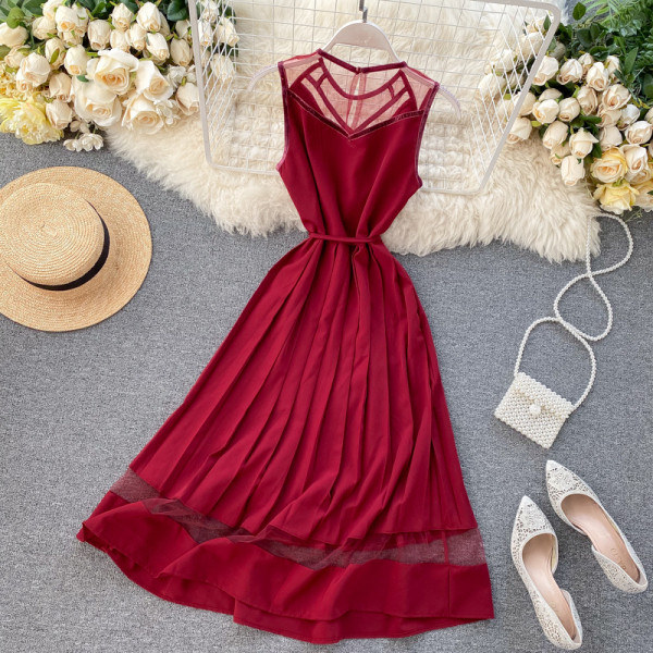 Модерна дамска рокля с овално деколте с връзки и тюл в различни цветове