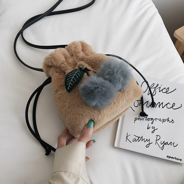 Плюшена дамска чанта тип торба с 3D елемент череша в бял, розов и бежов цвят