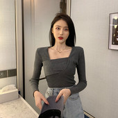 Retro moteriška velvetinė palaidinė su kvadratine iškirpte rudos, pilkos ir juodos spalvos