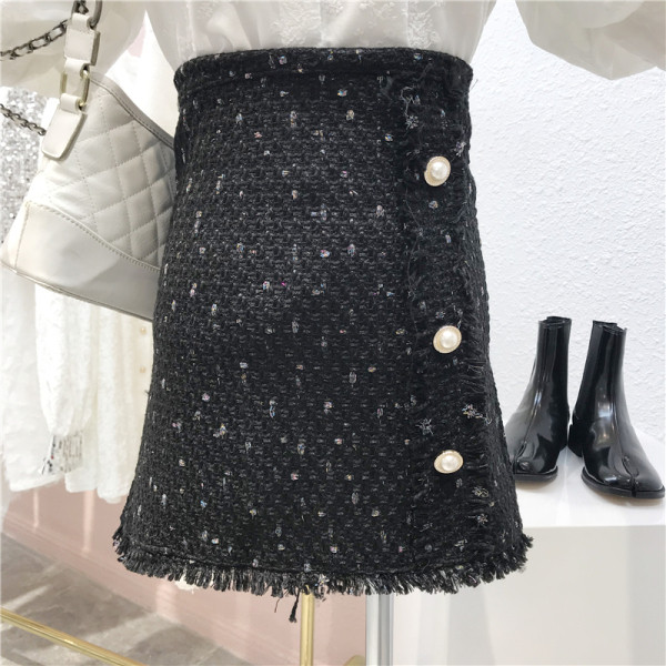 Актуална дамска зимна пола с висока талия, ресни и копчета в черен и бял цвят