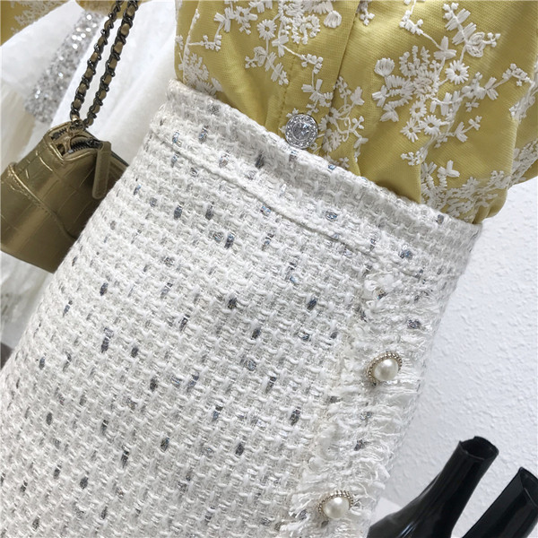 Актуална дамска зимна пола с висока талия, ресни и копчета в черен и бял цвят