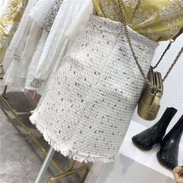 Актуална дамска зимна пола с висока талия, ресни и копчета в черен и бял цвят