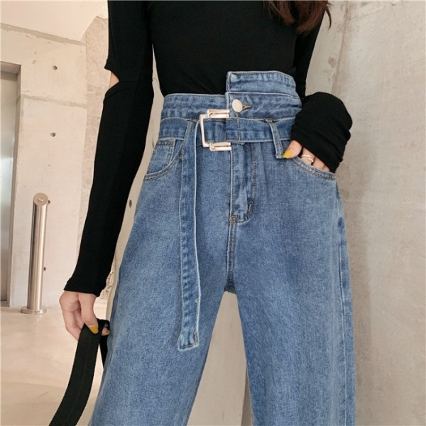 Φαρδύ μοντέλο γυναικεία τζιν με ασύμμετρο κουμπιά και ζώνη σε μπλε χρώμα
