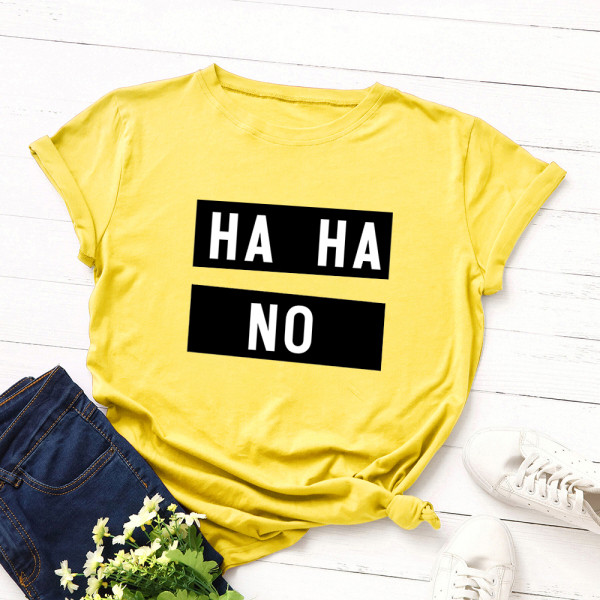 Актуална дамска тениска с цветен надпис в жълт,сив,бял,зелен,розов и син цвят 