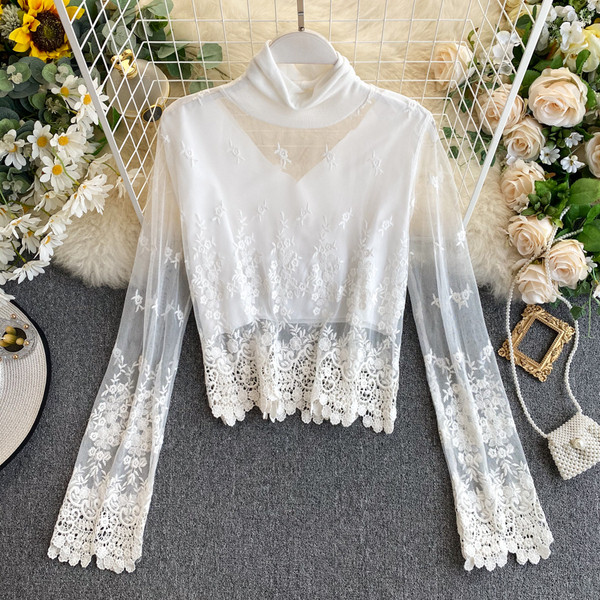 Модерна дамска дантелена блуза с висока яка и бродерия в няколко цвята