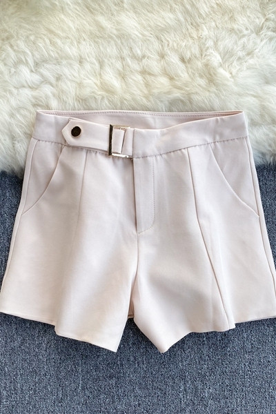 Къси дамски панталони с висока талия и метална декорация в бял,бежов и черен цвят