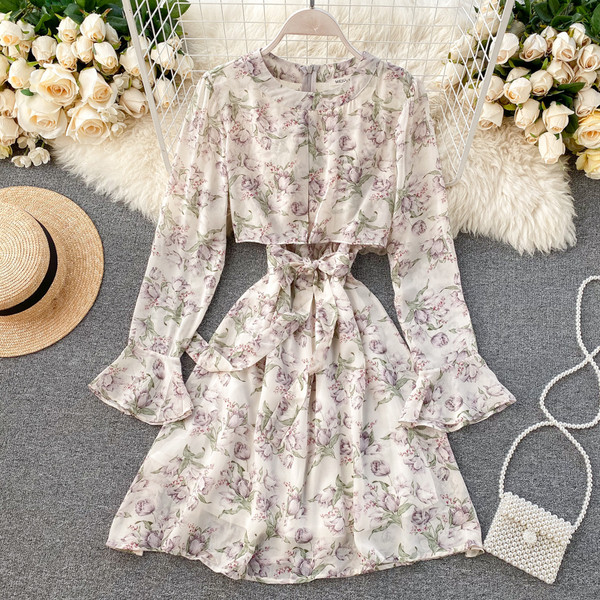 Модерна дамска рокля от шифон с флорален десен и панделка в черен,бежов и бял цвят