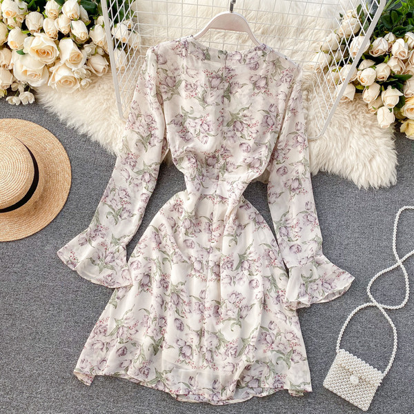 Модерна дамска рокля от шифон с флорален десен и панделка в черен,бежов и бял цвят