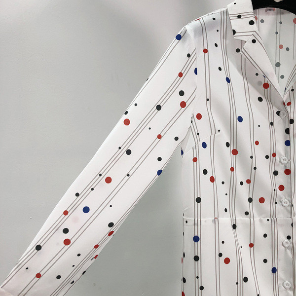 Нов модел раирана пролетна рокля тип риза в бял цвят с шарка