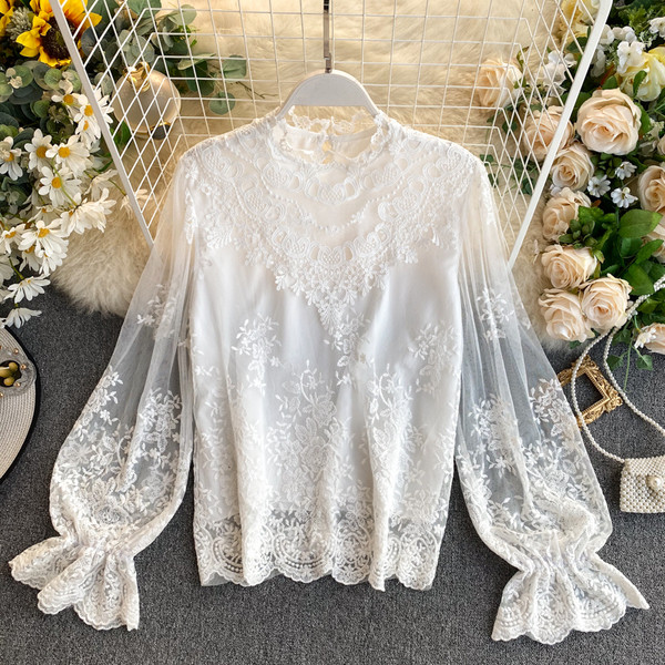 Модерна дамска дантелена риза с бродерия и овално деколте в бял,бежов и розов цвят