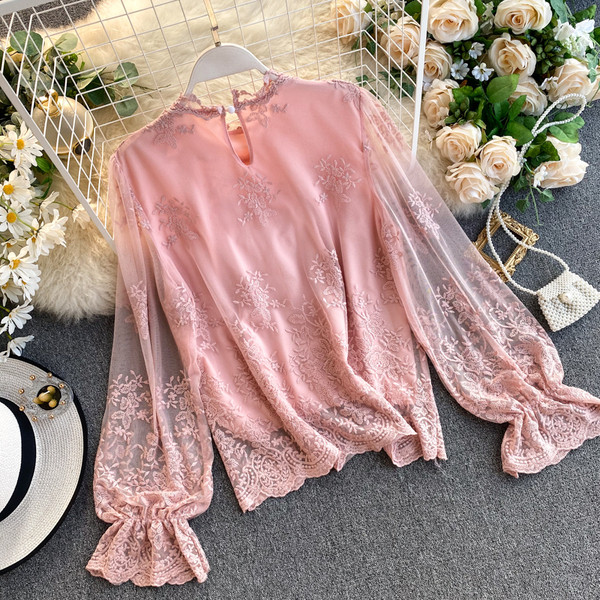 Модерна дамска дантелена риза с бродерия и овално деколте в бял,бежов и розов цвят