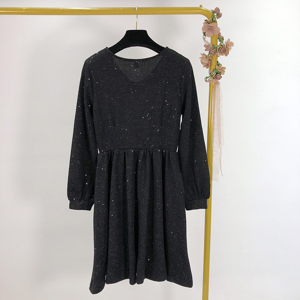 Нов модел пролетна къса рокля разкроен модел с V-образно деколте и висока талия в черен цвят