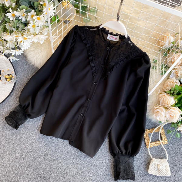 Stiilne valge ja musta värvi pitsi ja nööpidega naiste särk