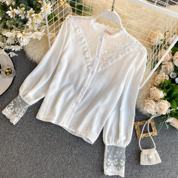 Stiilne valge ja musta värvi pitsi ja nööpidega naiste särk