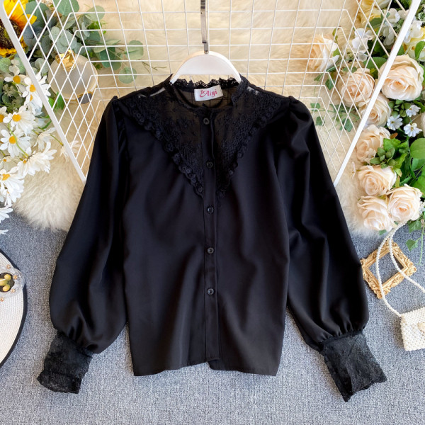 Stiilne valge ja musta värvi pitsi ja nööpidega naiste särk