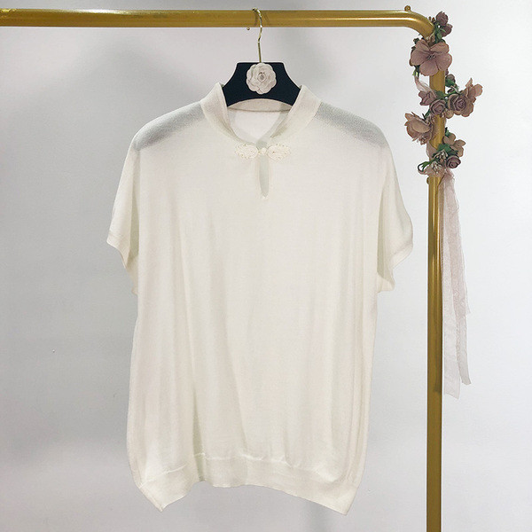 Дамска пролетна блуза с къс ръкав и полувисока яка 